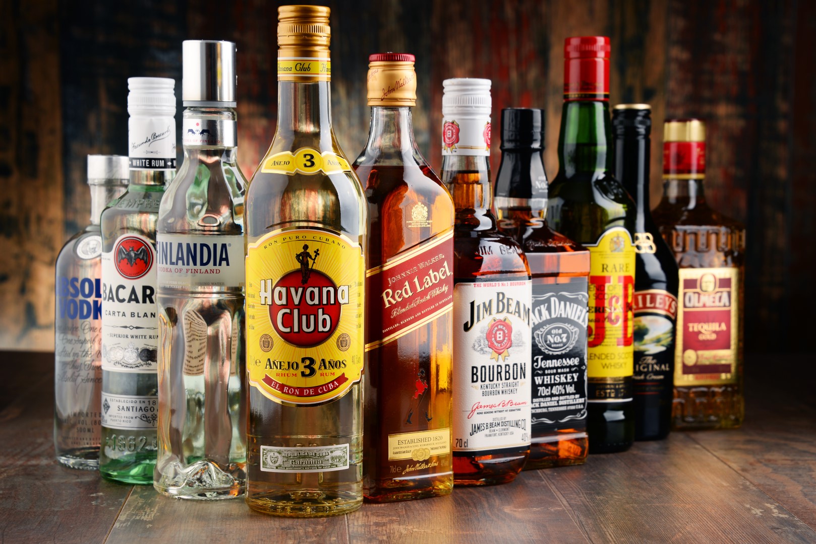 The Essentials for Creating a Home Bar that Will Impress Your Guests ...