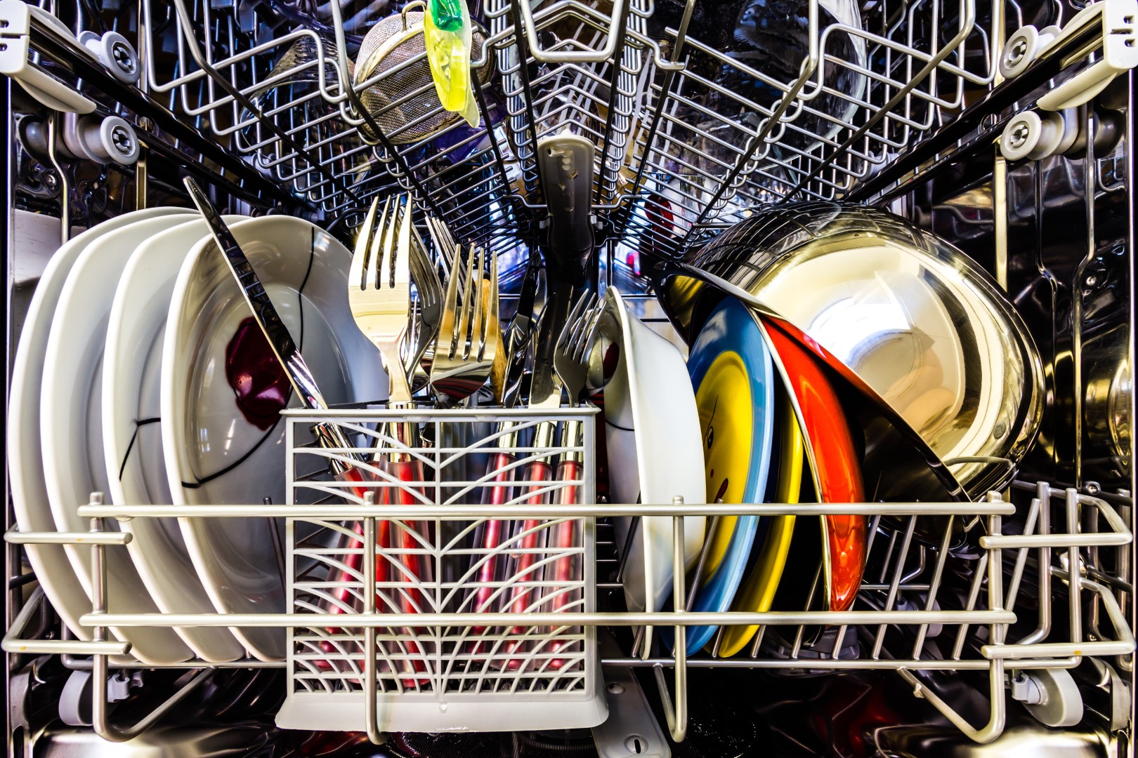 How to Clean a Smelly Dishwasher (2)